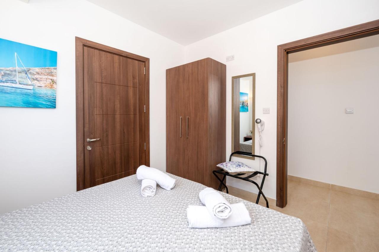 Islet Promenade Seafront Apartment With Large Corner Terrace By Getawaysmalta 세인트폴스베이 외부 사진