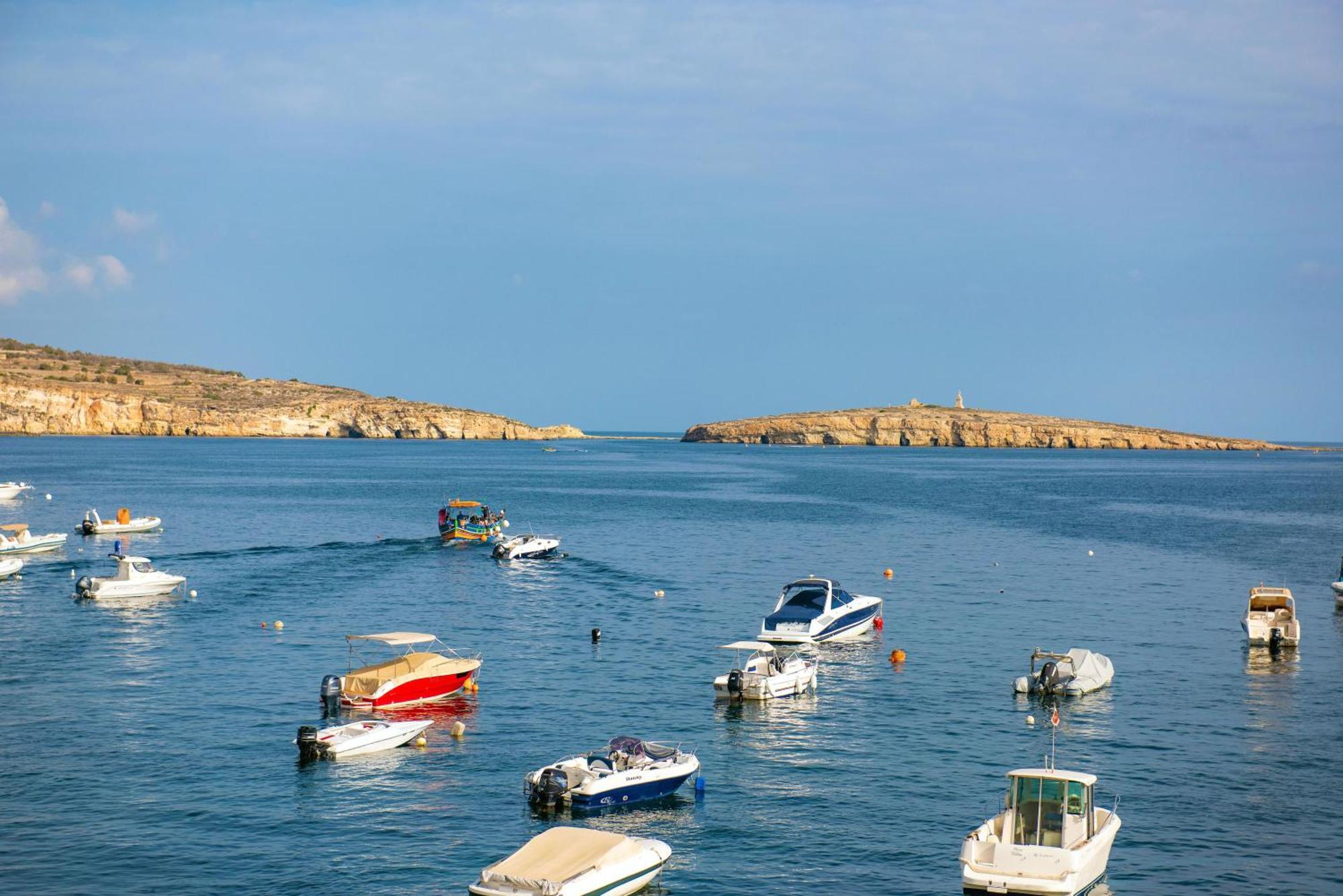 Islet Promenade Seafront Apartment With Large Corner Terrace By Getawaysmalta 세인트폴스베이 외부 사진