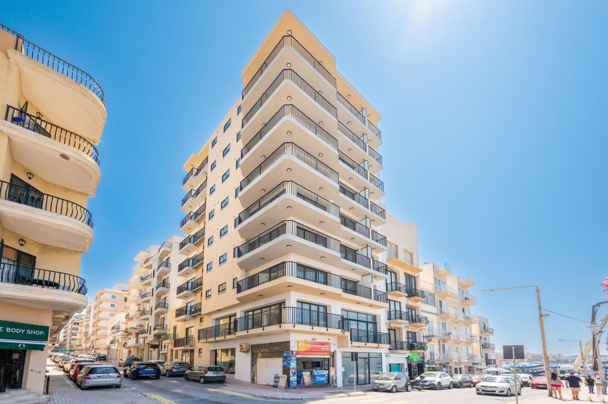Islet Promenade Seafront Apartment With Large Corner Terrace By Getawaysmalta 세인트폴스베이 외부 사진