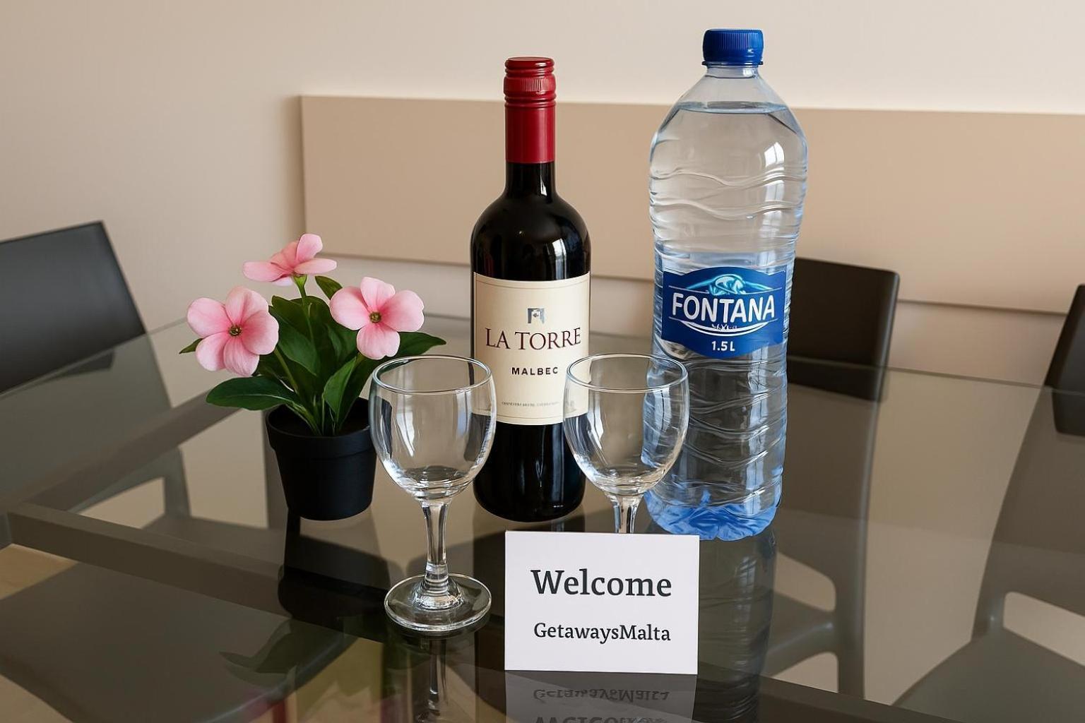 Islet Promenade Seafront Apartment With Large Corner Terrace By Getawaysmalta 세인트폴스베이 외부 사진
